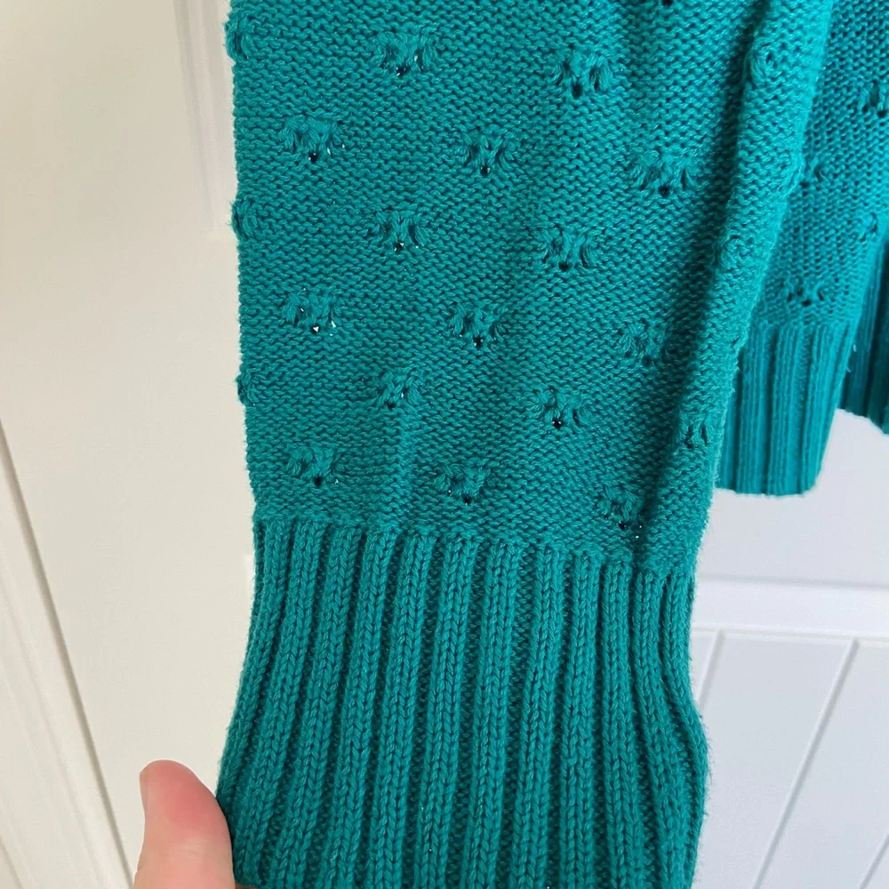 NWOT Studio Works women’s teal dotted‎ knit v-neck sweater large